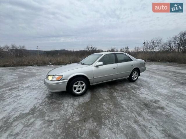 Сірий Тойота Камрі, об'ємом двигуна 2.2 л та пробігом 340 тис. км за 3000 $, фото 1 на Automoto.ua