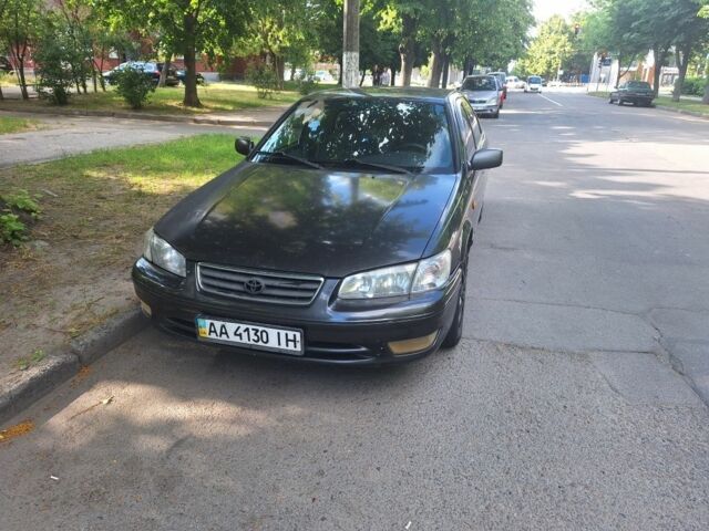 Серый Тойота Камри, объемом двигателя 3 л и пробегом 520 тыс. км за 3300 $, фото 1 на Automoto.ua