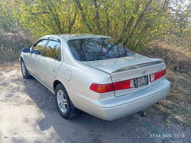 Серый Тойота Камри, объемом двигателя 2.2 л и пробегом 385 тыс. км за 3900 $, фото 1 на Automoto.ua