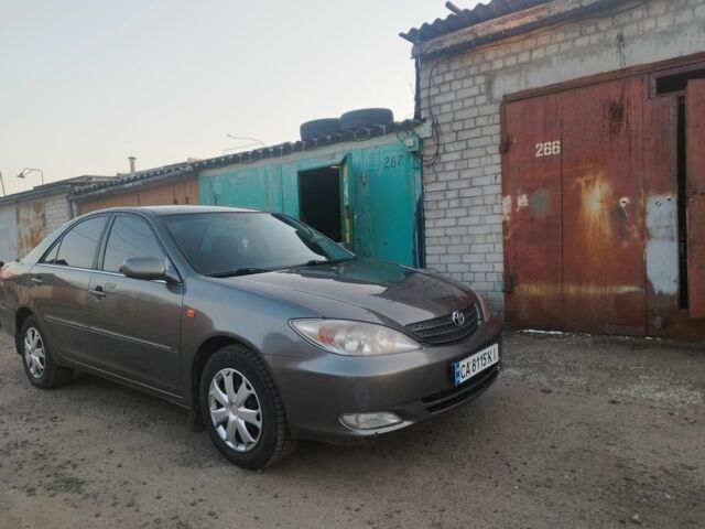 Серый Тойота Камри, объемом двигателя 2.4 л и пробегом 238 тыс. км за 4700 $, фото 1 на Automoto.ua