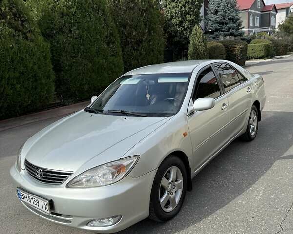 Сірий Тойота Камрі, об'ємом двигуна 3 л та пробігом 215 тис. км за 6800 $, фото 1 на Automoto.ua