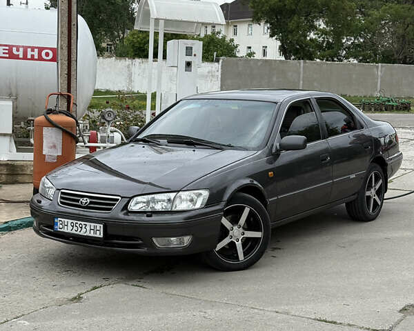 Сірий Тойота Камрі, об'ємом двигуна 3 л та пробігом 400 тис. км за 5200 $, фото 1 на Automoto.ua