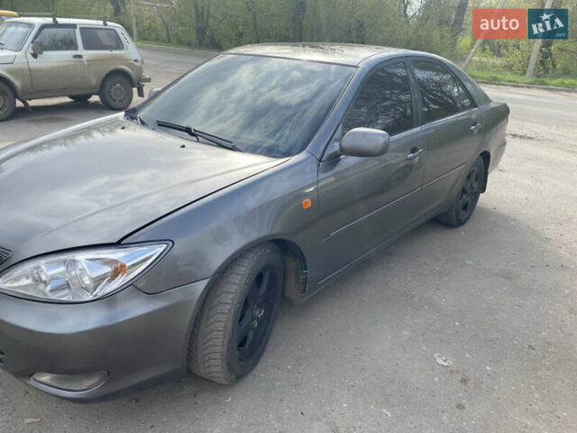 Серый Тойота Камри, объемом двигателя 2.4 л и пробегом 303 тыс. км за 5000 $, фото 1 на Automoto.ua