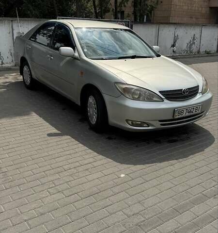 Серый Тойота Камри, объемом двигателя 2.4 л и пробегом 300 тыс. км за 5100 $, фото 1 на Automoto.ua