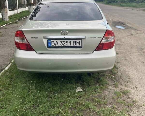 Сірий Тойота Камрі, об'ємом двигуна 2.4 л та пробігом 300 тис. км за 5400 $, фото 1 на Automoto.ua