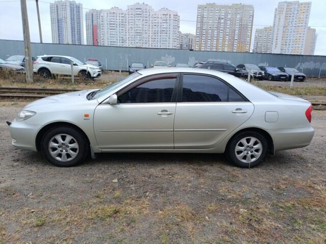 Серый Тойота Камри, объемом двигателя 2.4 л и пробегом 390 тыс. км за 5000 $, фото 1 на Automoto.ua