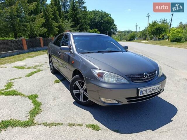 Сірий Тойота Камрі, об'ємом двигуна 2.4 л та пробігом 391 тис. км за 5100 $, фото 1 на Automoto.ua