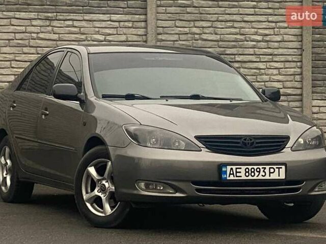 Серый Тойота Камри, объемом двигателя 2.4 л и пробегом 270 тыс. км за 5600 $, фото 1 на Automoto.ua