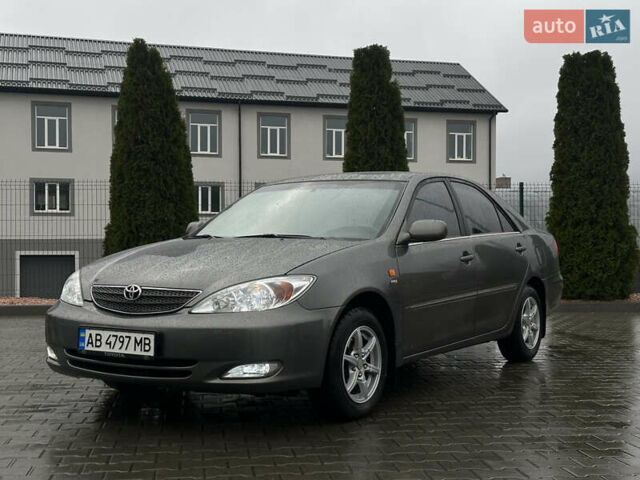 Серый Тойота Камри, объемом двигателя 2.36 л и пробегом 617 тыс. км за 5700 $, фото 1 на Automoto.ua