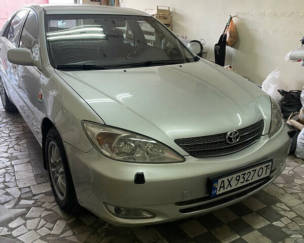 Серый Тойота Камри, объемом двигателя 2.4 л и пробегом 400 тыс. км за 5300 $, фото 1 на Automoto.ua