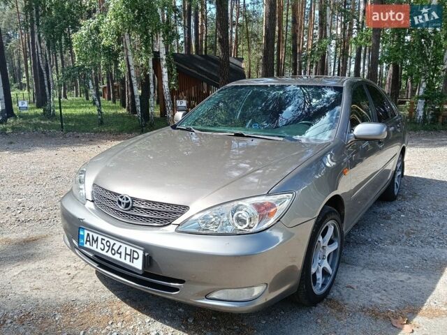 Серый Тойота Камри, объемом двигателя 3 л и пробегом 300 тыс. км за 5700 $, фото 1 на Automoto.ua