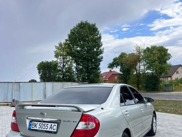 Сірий Тойота Камрі, об'ємом двигуна 2.36 л та пробігом 412 тис. км за 5150 $, фото 1 на Automoto.ua