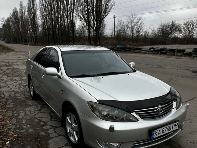 Сірий Тойота Камрі, об'ємом двигуна 2.4 л та пробігом 302 тис. км за 5800 $, фото 1 на Automoto.ua
