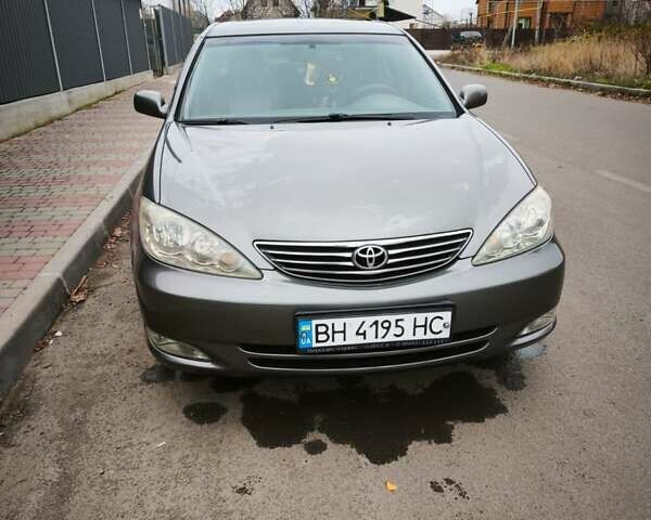 Серый Тойота Камри, объемом двигателя 3 л и пробегом 295 тыс. км за 6900 $, фото 1 на Automoto.ua