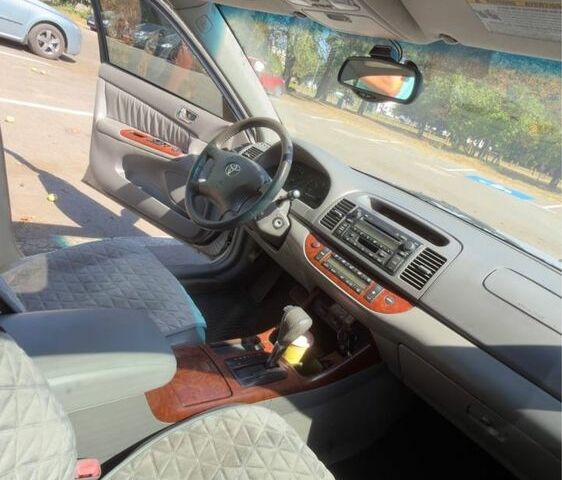 Сірий Тойота Камрі, об'ємом двигуна 3 л та пробігом 225 тис. км за 4599 $, фото 1 на Automoto.ua