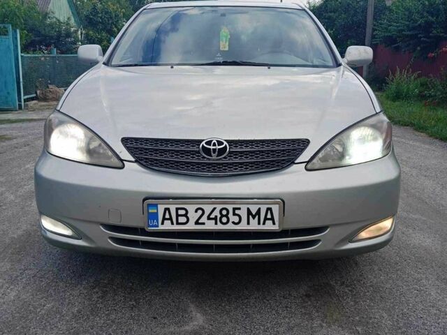 Серый Тойота Камри, объемом двигателя 3 л и пробегом 338 тыс. км за 5350 $, фото 1 на Automoto.ua