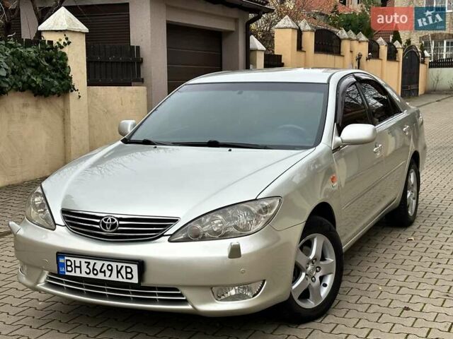 Серый Тойота Камри, объемом двигателя 2.36 л и пробегом 257 тыс. км за 8300 $, фото 1 на Automoto.ua