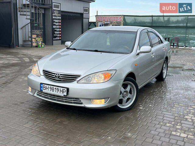 Серый Тойота Камри, объемом двигателя 3 л и пробегом 240 тыс. км за 4950 $, фото 1 на Automoto.ua