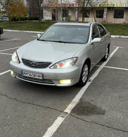 Сірий Тойота Камрі, об'ємом двигуна 3 л та пробігом 346 тис. км за 6270 $, фото 1 на Automoto.ua