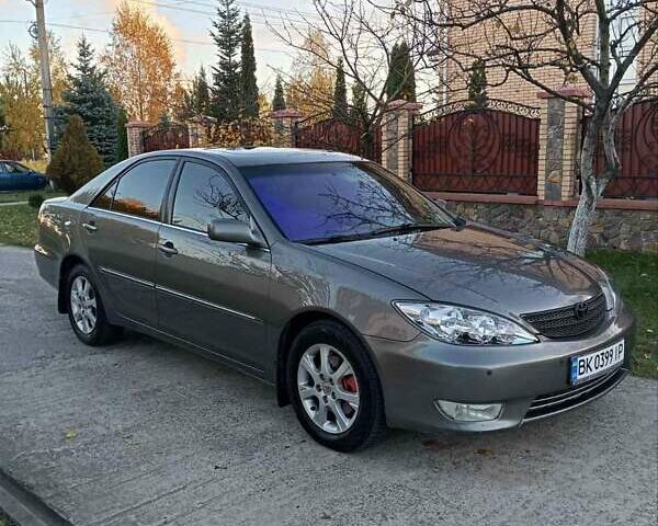 Серый Тойота Камри, объемом двигателя 3 л и пробегом 420 тыс. км за 5800 $, фото 1 на Automoto.ua