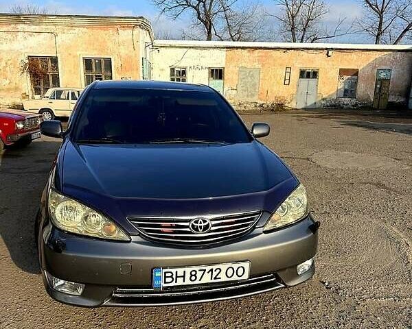 Серый Тойота Камри, объемом двигателя 2.4 л и пробегом 302 тыс. км за 4999 $, фото 1 на Automoto.ua