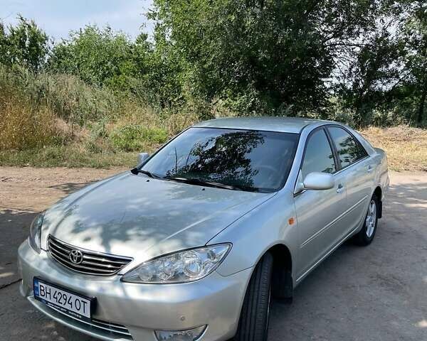 Сірий Тойота Камрі, об'ємом двигуна 3 л та пробігом 243 тис. км за 9299 $, фото 1 на Automoto.ua