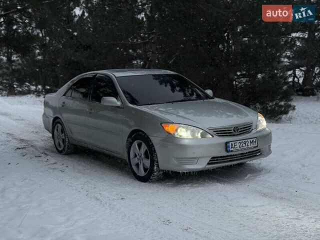 Серый Тойота Камри, объемом двигателя 3 л и пробегом 325 тыс. км за 6300 $, фото 1 на Automoto.ua