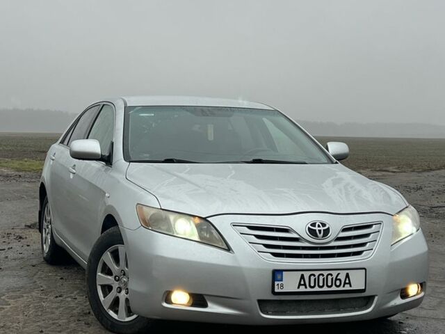 Сірий Тойота Камрі, об'ємом двигуна 3.5 л та пробігом 363 тис. км за 7999 $, фото 1 на Automoto.ua