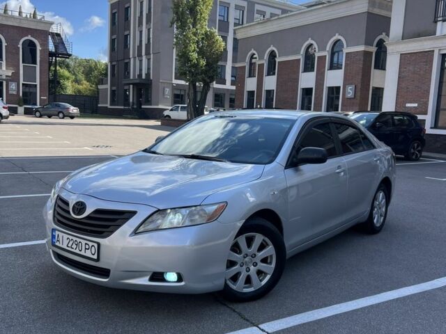 Серый Тойота Камри, объемом двигателя 3.5 л и пробегом 195 тыс. км за 8600 $, фото 1 на Automoto.ua