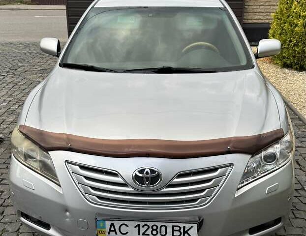 Серый Тойота Камри, объемом двигателя 3.5 л и пробегом 355 тыс. км за 7000 $, фото 1 на Automoto.ua