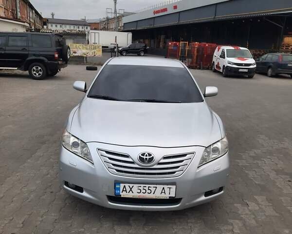 Серый Тойота Камри, объемом двигателя 2.36 л и пробегом 345 тыс. км за 7800 $, фото 1 на Automoto.ua