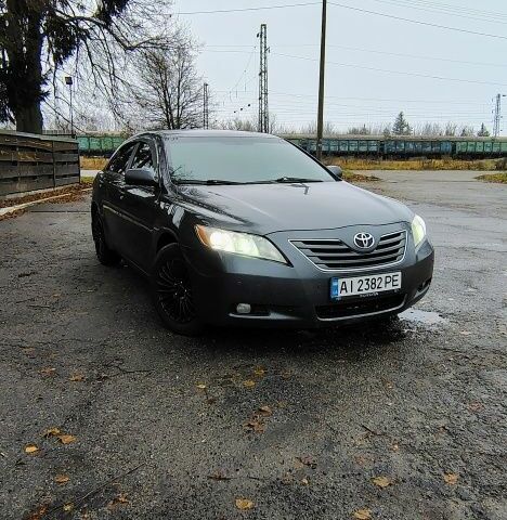 Серый Тойота Камри, объемом двигателя 2.4 л и пробегом 436 тыс. км за 8500 $, фото 1 на Automoto.ua