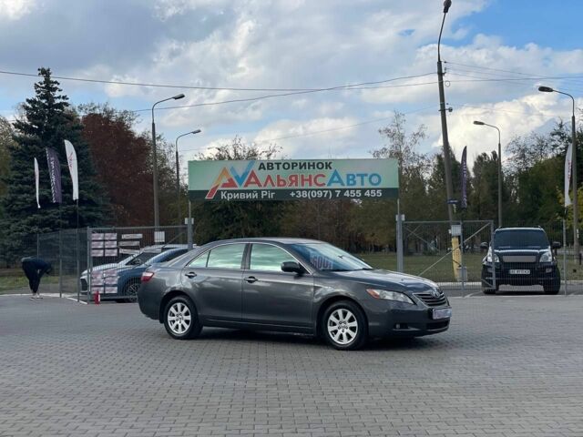 Сірий Тойота Камрі, об'ємом двигуна 3.5 л та пробігом 293 тис. км за 8900 $, фото 1 на Automoto.ua