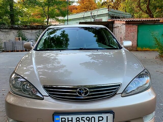 Серый Тойота Камри, объемом двигателя 2.4 л и пробегом 185 тыс. км за 7999 $, фото 1 на Automoto.ua