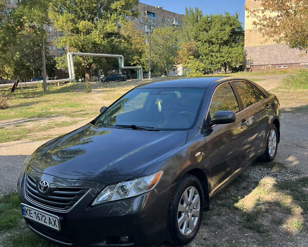 Сірий Тойота Камрі, об'ємом двигуна 3.5 л та пробігом 293 тис. км за 8800 $, фото 1 на Automoto.ua