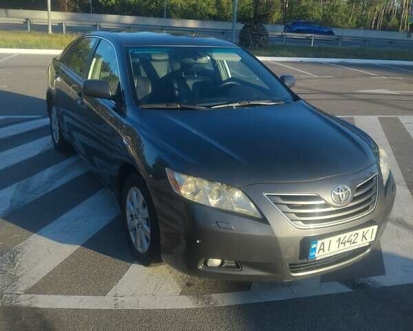 Серый Тойота Камри, объемом двигателя 2.36 л и пробегом 352 тыс. км за 8000 $, фото 1 на Automoto.ua