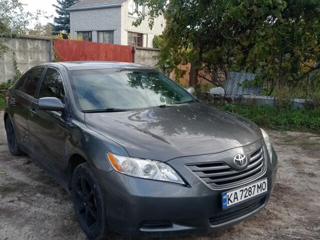 Сірий Тойота Камрі, об'ємом двигуна 2.4 л та пробігом 240 тис. км за 6040 $, фото 1 на Automoto.ua