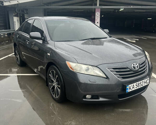 Сірий Тойота Камрі, об'ємом двигуна 3.46 л та пробігом 312 тис. км за 6500 $, фото 1 на Automoto.ua