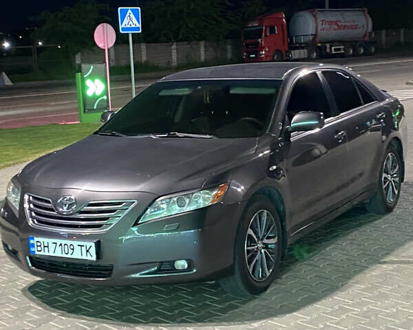 Серый Тойота Камри, объемом двигателя 2.36 л и пробегом 300 тыс. км за 9300 $, фото 1 на Automoto.ua