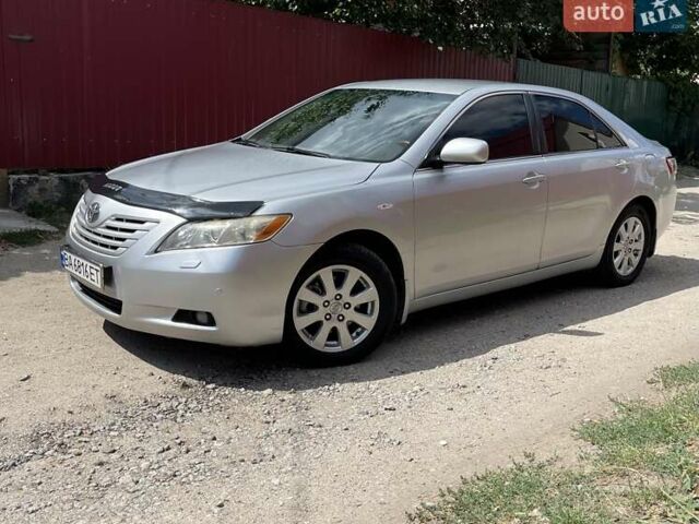 Серый Тойота Камри, объемом двигателя 3.46 л и пробегом 155 тыс. км за 8000 $, фото 1 на Automoto.ua