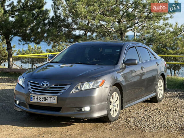 Сірий Тойота Камрі, об'ємом двигуна 2.4 л та пробігом 271 тис. км за 8990 $, фото 1 на Automoto.ua