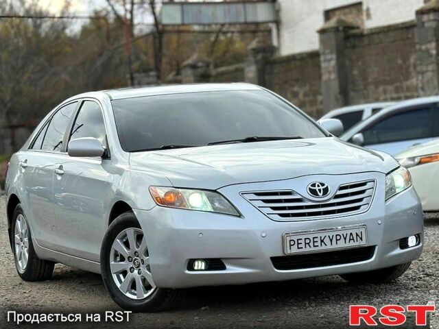 Серый Тойота Камри, объемом двигателя 3.5 л и пробегом 197 тыс. км за 8600 $, фото 1 на Automoto.ua