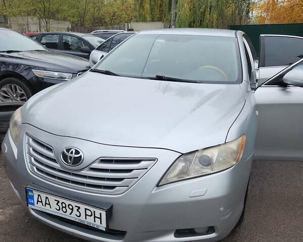 Серый Тойота Камри, объемом двигателя 3.46 л и пробегом 450 тыс. км за 7800 $, фото 1 на Automoto.ua