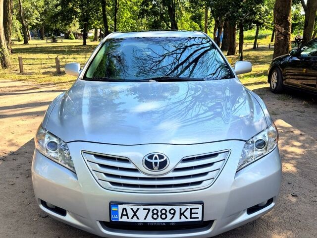 Серый Тойота Камри, объемом двигателя 3.5 л и пробегом 280 тыс. км за 7500 $, фото 1 на Automoto.ua