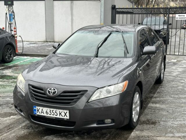 Серый Тойота Камри, объемом двигателя 2.4 л и пробегом 366 тыс. км за 7600 $, фото 1 на Automoto.ua