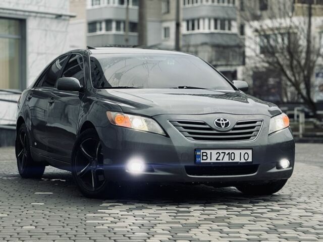 Серый Тойота Камри, объемом двигателя 3.5 л и пробегом 390 тыс. км за 6900 $, фото 1 на Automoto.ua