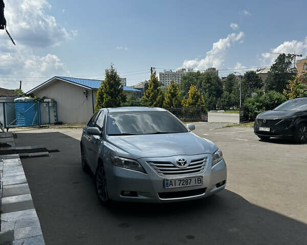 Серый Тойота Камри, объемом двигателя 3.46 л и пробегом 290 тыс. км за 10500 $, фото 1 на Automoto.ua