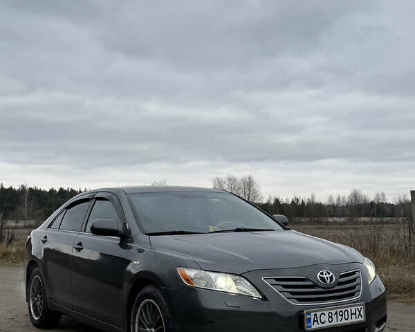Серый Тойота Камри, объемом двигателя 3.5 л и пробегом 338 тыс. км за 6850 $, фото 1 на Automoto.ua