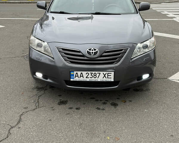 Сірий Тойота Камрі, об'ємом двигуна 3.46 л та пробігом 260 тис. км за 8800 $, фото 1 на Automoto.ua