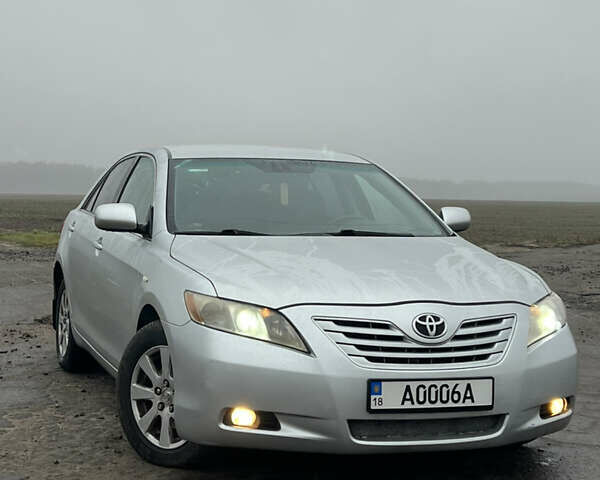 Сірий Тойота Камрі, об'ємом двигуна 3.46 л та пробігом 363 тис. км за 7999 $, фото 1 на Automoto.ua